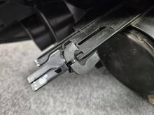 Laden Sie das Bild in den Galerie-Viewer, Frontscheinwerfer Renault Fluence 260606836R Vorderseite Scheinwerfer Headlight SCH8307894035if