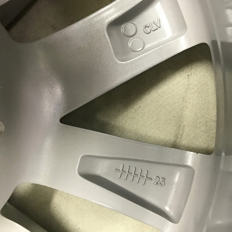 1x Alufelge 17 Zoll 6.5" 5x114.3 30ET Glanz Silber 8880-3 Toyota X Rim Wheel