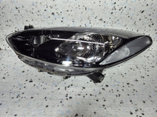 Laden Sie das Bild in den Galerie-Viewer, Frontscheinwerfer Mazda II DG80-51040 Links Scheinwerfer Headlight