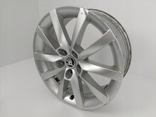 Laden Sie das Bild in den Galerie-Viewer, 1x Alufelge 16 Zoll 6.0&quot; 5x112 38ET 657601025B Skoda Kamiq Rim Wheel