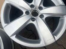 Load image into Gallery viewer, 1x Alufelge 17 Zoll 6.5&quot; 5x112 33ET Glanz Silber 5N0601025 VW Tiguan Rim Wheel