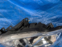 Laden Sie das Bild in den Galerie-Viewer, Frontscheinwerfer Toyota Auris 8115002540 LED Links Scheinwerfer Headlight