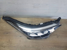 Laden Sie das Bild in den Galerie-Viewer, Frontscheinwerfer Toyota C-Hr 81110F4180 Rechts Scheinwerfer Headlight SCH5657569731jx