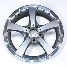 Laden Sie das Bild in den Galerie-Viewer, 1x Alufelge 18 Zoll 7.5&quot; 5x120 47ET Glanz Silber 6768560 BMW 1 E81 E82 E87