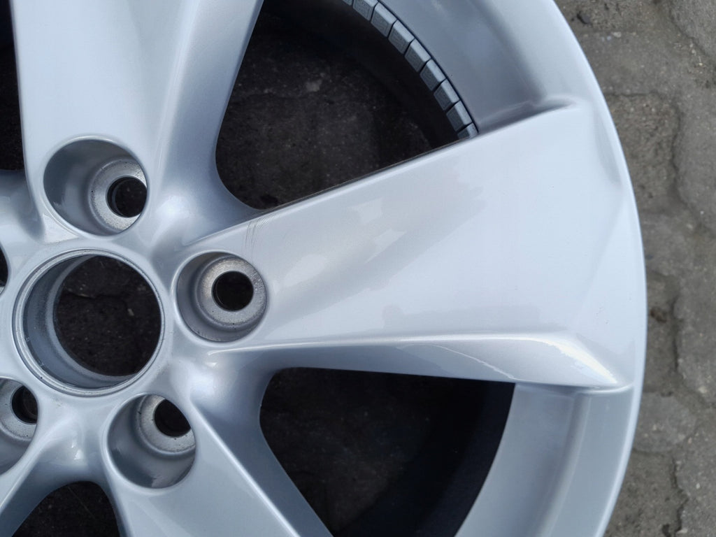1x Alufelge 17 Zoll 7.0" 5x114.3 35ET Glanz Silber PZ406-X3671-ZC Lexus FEL5459272980il