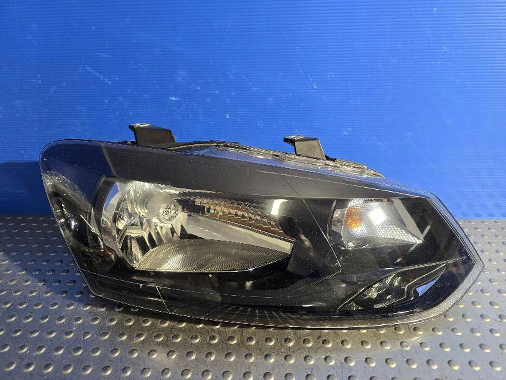 Frontscheinwerfer VW Polo IV 6R1941016E Rechts Scheinwerfer Headlight