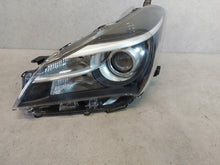 Laden Sie das Bild in den Galerie-Viewer, Frontscheinwerfer Toyota Yaris Links Scheinwerfer Headlight