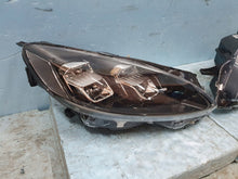 Laden Sie das Bild in den Galerie-Viewer, Frontscheinwerfer Ford Kuga LV4B-13E015-FC LV4B-13E014-FB Rechts oder Links SCH3469123745eg