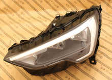 Laden Sie das Bild in den Galerie-Viewer, Frontscheinwerfer Audi Q3 83A941011 Full LED Links Scheinwerfer Headlight