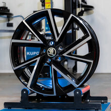 Load image into Gallery viewer, 4x Alufelge 19 Zoll 8.0" 5x112 44ET 3V0601025AP Audi Mg I Superb Octavia FEL6248542181ik