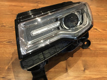 Laden Sie das Bild in den Galerie-Viewer, Frontscheinwerfer Jeep Grand Cherokee Wk2 68144709AH Links Headlight SCH2992144554pj