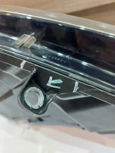 Laden Sie das Bild in den Galerie-Viewer, Frontscheinwerfer VW Touareg 1EJ010328-22 7P1941006 Rechts Headlight