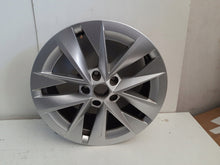 Laden Sie das Bild in den Galerie-Viewer, 1x Alufelge 17 Zoll 7.0&quot; 5x112 46ET 5E3601025, 5E3601025 Skoda Octavia III 5e3