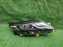 Laden Sie das Bild in den Galerie-Viewer, Frontscheinwerfer Mitsubishi L200 8301D382 LED Rechts Scheinwerfer Headlight