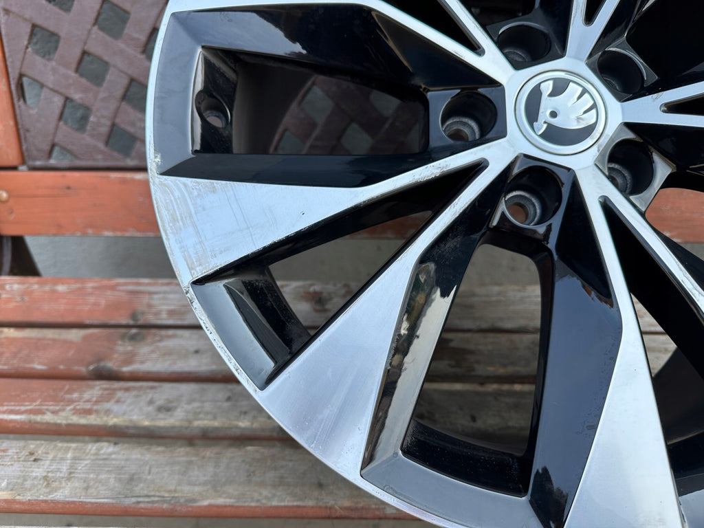 1x Alufelge 18 Zoll 8.0" 5x112 44ET Glanz Schwarz 3V0601025Q Skoda Superb Iii FEL2611444892je