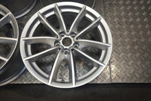Laden Sie das Bild in den Galerie-Viewer, 4x Alufelge 18 Zoll 8.5" 5x112 44ET Glanz Silber 6880684 BMW X5 G05 G06 FEL1369618479cn