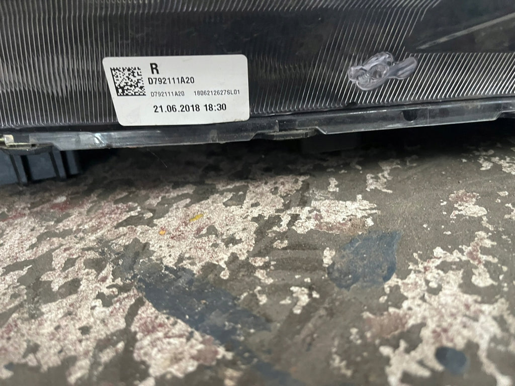 Frontscheinwerfer Hyundai Tucson 92102-D7700 Ein Stück (Rechts oder Links) SCH5528007477he
