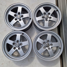 Load image into Gallery viewer, 4x Alufelge 16 Zoll 7.0&quot; 5x112 35ET 8W0601025 Audi B7 B8 Passat Tiguan Sharan