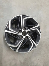 Load image into Gallery viewer, 1x Alufelge 16 Zoll 6.5&quot; 5x114.3 50ET 52910-G4600 Hyundai Rim Wheel