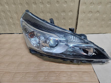 Laden Sie das Bild in den Galerie-Viewer, Frontscheinwerfer Toyota Verso Ein Stück (Rechts oder Links) Headlight SCH7315115148ly