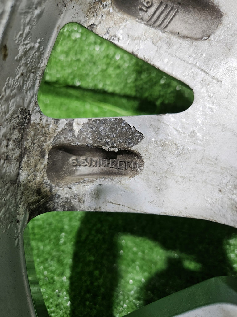 1x Alufelge 16 Zoll 6.5" 5x112 3G0601025A Audi B8 Passat Rim Wheel