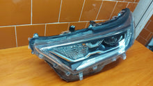 Load image into Gallery viewer, Frontscheinwerfer Toyota V 81185-42A33 LED Ein Stück (Rechts oder Links)