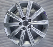 Load image into Gallery viewer, 1x Alufelge 17 Zoll 6.5&quot; 5x112 48,5ET Glanz Silber 5TA601025J VW Touran