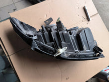 Laden Sie das Bild in den Galerie-Viewer, Frontscheinwerfer Ford Mondeo DS73-13W030-EA DS73-13W029-EA Rechts oder Links