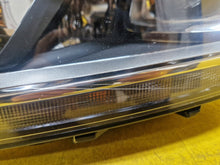 Laden Sie das Bild in den Galerie-Viewer, Frontscheinwerfer VW 517941031A Xenon Links Scheinwerfer Headlight SCH5588937576li