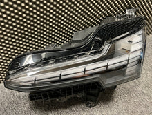 Load image into Gallery viewer, Frontscheinwerfer Volvo 80000401 Links Scheinwerfer Headlight SCH4469392204al