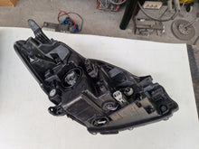 Laden Sie das Bild in den Galerie-Viewer, Frontscheinwerfer Toyota Yaris 56464-51653 LED Links Scheinwerfer Headlight SCH1802756467vc