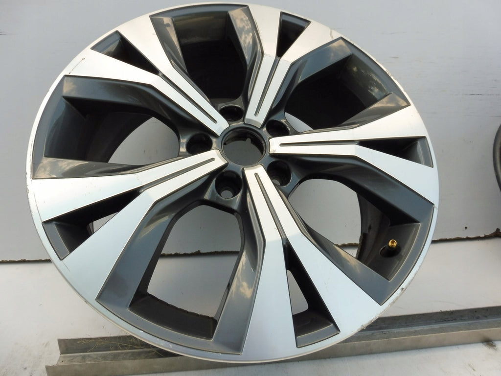 1x Alufelge 18 Zoll 7.0" 5x112 45ET Glanz Silber 575601025E Mg Ateca Rim Wheel