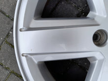 Laden Sie das Bild in den Galerie-Viewer, 1x Alufelge 18 Zoll 7.0" 5x114.3 40ET Glanz Silber Jeep Rim Wheel FEL2702108259ky