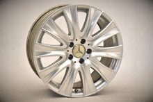 Laden Sie das Bild in den Galerie-Viewer, 4x Alufelge 18 Zoll 8.0&quot; 5x112 41ET Glanz Silber A2224010902 Mercedes-Benz