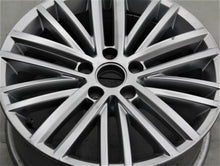 Load image into Gallery viewer, 1x Alufelge 17 Zoll 7.0&quot; 5x112 43ET Glanz Silber 5N0601025AL VW Tiguan Rim Wheel