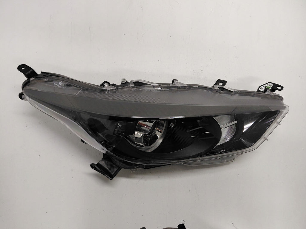 Frontscheinwerfer Toyota Yaris Rechts Scheinwerfer Headlight SCH1820910295hy