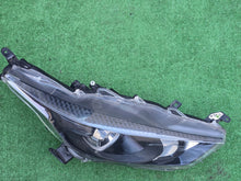 Laden Sie das Bild in den Galerie-Viewer, Frontscheinwerfer Toyota IV Yaris Rechts Scheinwerfer Headlight SCH9893982898ia