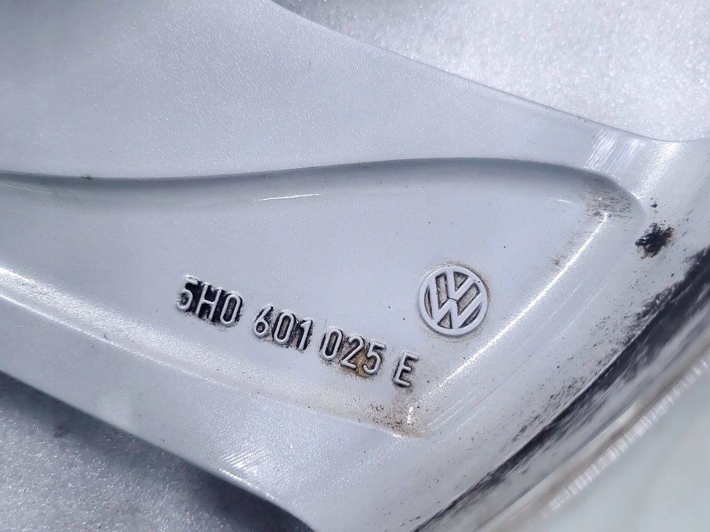 1x Alufelge 17 Zoll 7.5" 5x112 51ET Glanz Silber 5H0601025H VW Golf Viii