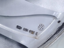 Laden Sie das Bild in den Galerie-Viewer, 1x Alufelge 17 Zoll 7.5&quot; 5x112 51ET Glanz Silber 5H0601025H VW Golf Viii