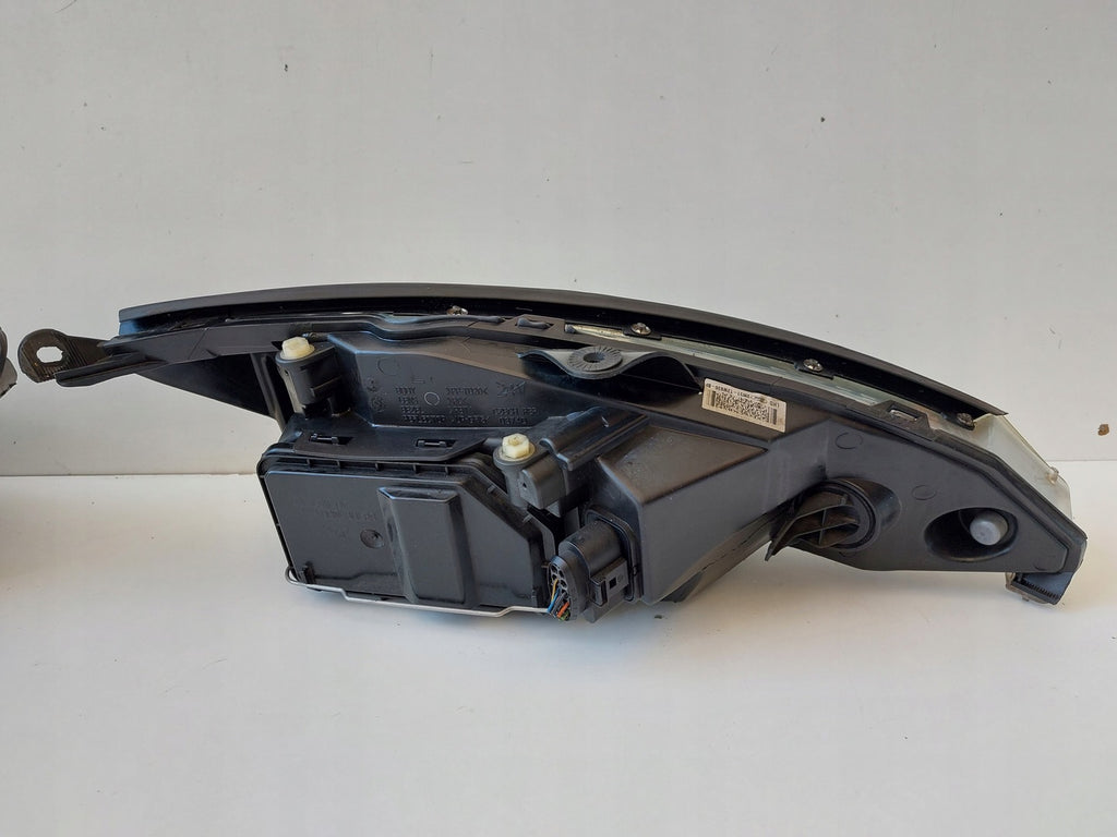 Frontscheinwerfer Ford Focus 2M51-13W030-BF 2M51-13W029-BF Ein Satz Headlight SCH5576836174om