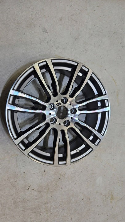 1x Alufelge 19 Zoll 8.0" 5x120 7889784 BMW 3 F30 F31 Rim Wheel FEL7478848382et