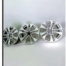 Laden Sie das Bild in den Galerie-Viewer, 1x Alufelge 17 Zoll 7.5&quot; 5x112 47ET A2044017502 Mercedes-Benz Rim Wheel