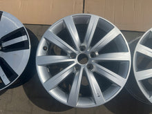 Load image into Gallery viewer, 1x Alufelge 17 Zoll 7.0&quot; 5x112 39ET 7N0601025C Vw Rim Wheel