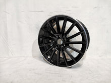 Laden Sie das Bild in den Galerie-Viewer, 1x Alufelge 17 Zoll 7.0&quot; 5x100 46ET 5JA601025AJ Skoda Fabia Iii Rim Wheel