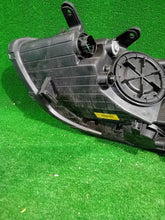 Laden Sie das Bild in den Galerie-Viewer, Frontscheinwerfer Hyundai I30 92102-A6060 Rechts Scheinwerfer Headlight SCH4037027370ws