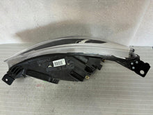 Laden Sie das Bild in den Galerie-Viewer, Frontscheinwerfer Ford Focus JX7B-13E014-AE Full LED Rechts Headlight SCH5773704873il