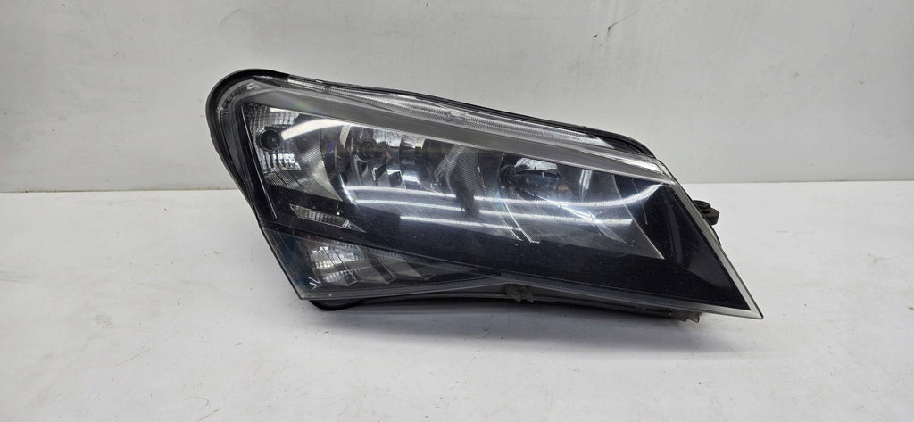 Frontscheinwerfer Skoda Superb DTG2442 Rechts Scheinwerfer Headlight SCH9556592630yx