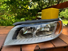 Laden Sie das Bild in den Galerie-Viewer, Frontscheinwerfer Volvo V70 S80 Links Scheinwerfer Headlight SCH4411703462yb
