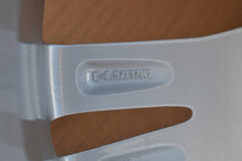 Laden Sie das Bild in den Galerie-Viewer, 1x Alufelge 17 Zoll 6.5&quot; 5x112 45ET Glanz Silber 8V0601025DK Audi A3 Rim Wheel