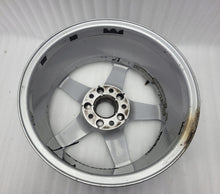 Laden Sie das Bild in den Galerie-Viewer, 1x Alufelge 16 Zoll 7.0" 5x112 35ET Glanz Silber 8W0601025EF Audi A4 B9 FEL9666806846aw